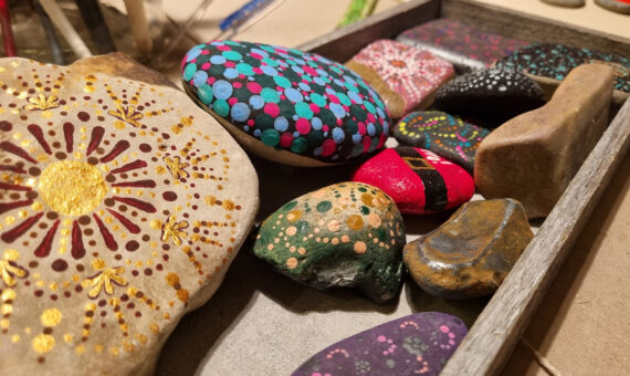 wie Mandalas bemalte Steine