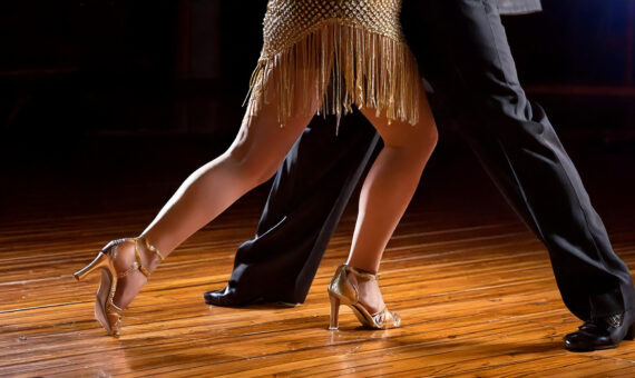 Tango tanzen auf Parkett